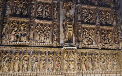 Noves proves de llum per donar protagonisme al retaule d’alabastre de Sant Pere